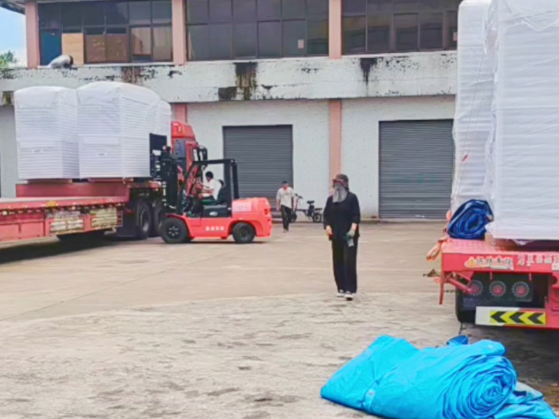 Încărcături complete, dovadă a muncii grele.